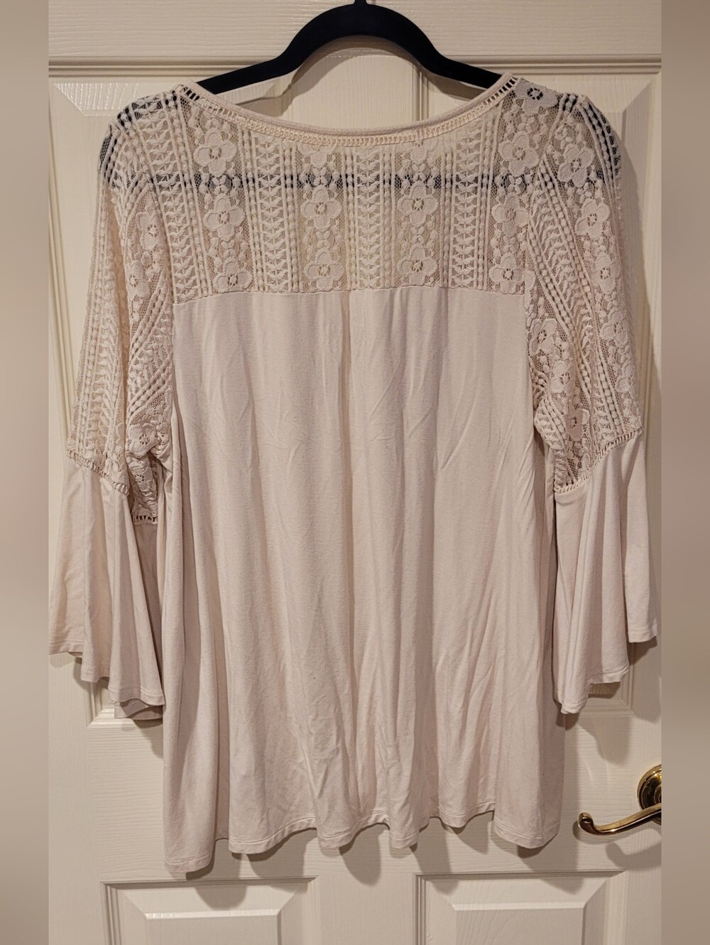 torrid Cream Lace-Sleeve Button-Front Top - Picture 5 of 7